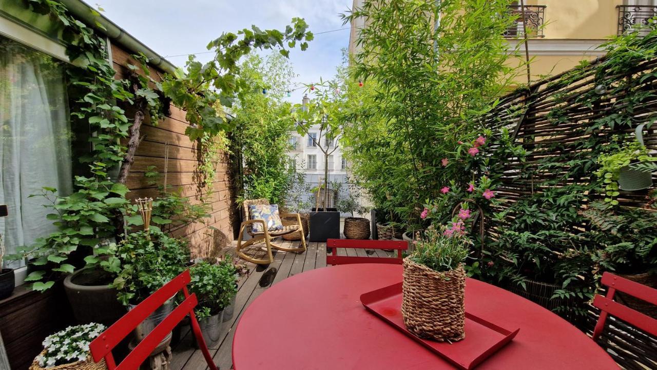 Villa Rooftop Garden In